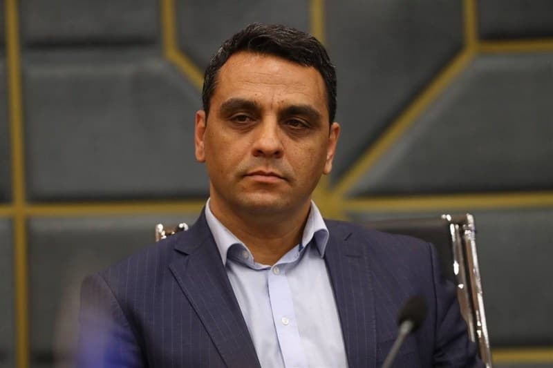 فتاحی: حاشیه‌سازی تراکتوری‌ها باعث بالا رفتن قیمت پروازها شد