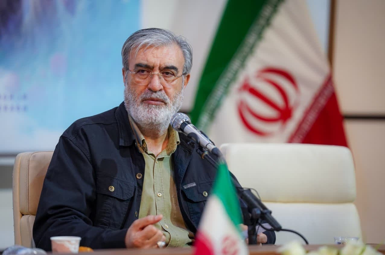 عزیزی: تجهیزات دفاعی باید به حوزه‌های نزدیک به نبرد منتقل شوند