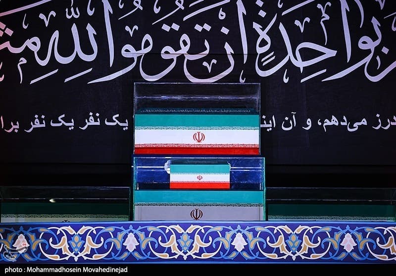 ؜ 8 صبح امروز؛ اقامه نماز بر پیکر مطهر امام شهید انقلاب