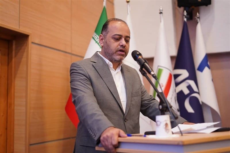 مومنی: فدراسیون امارات قول پیگیری مجوز پرواز تراکتور را داد
