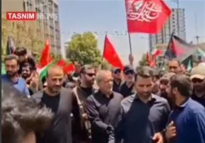 حضور مسعود پزشکیان، رئیس جمهور در مراسم تشییع امام شهید