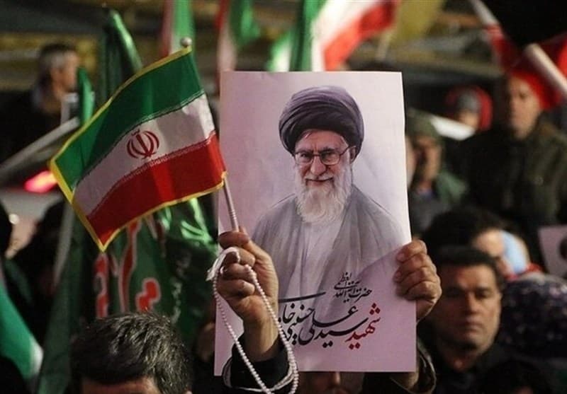 گزارشی از میانه‌ی اشک و تکاپوی کارگران در وداع رهبر شهید