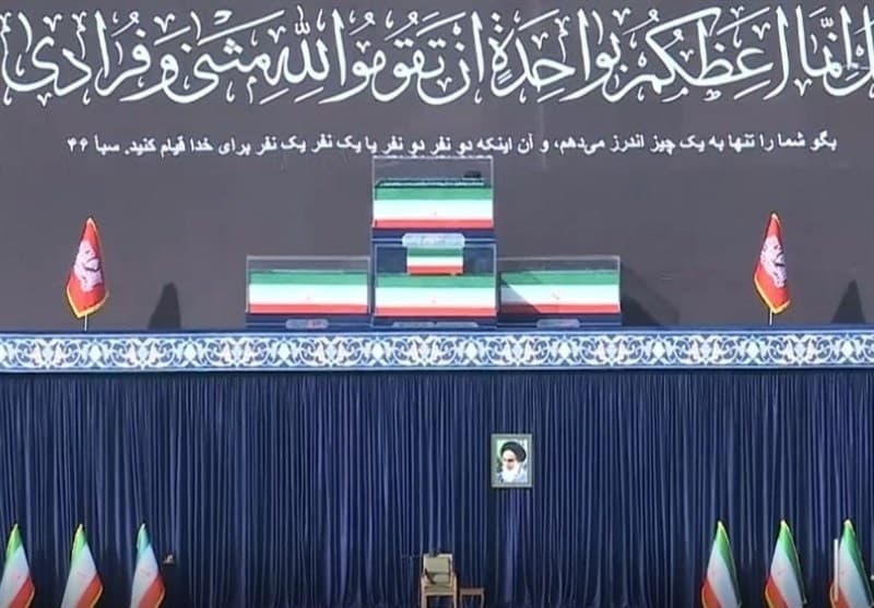 پیکر مطهر امام شهید به صحن مصلّی آمد