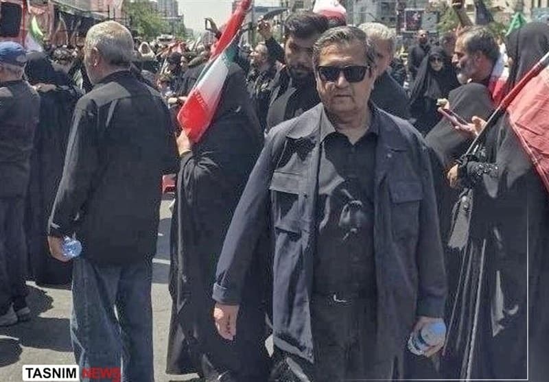 حضور رئیس‌ کل بانک مرکزی در تشییع رهبر شهید انقلاب
