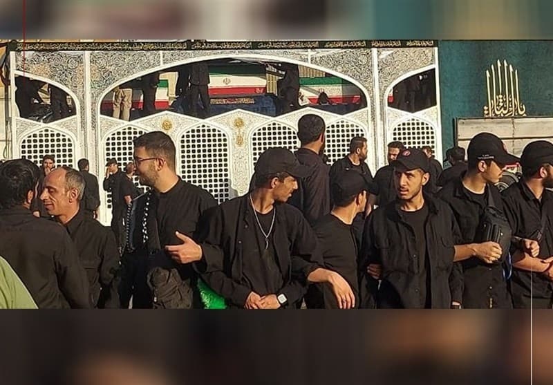 خودروی حامل پیکر مطهر امام شهید آماده ورود به مسیر تشییع