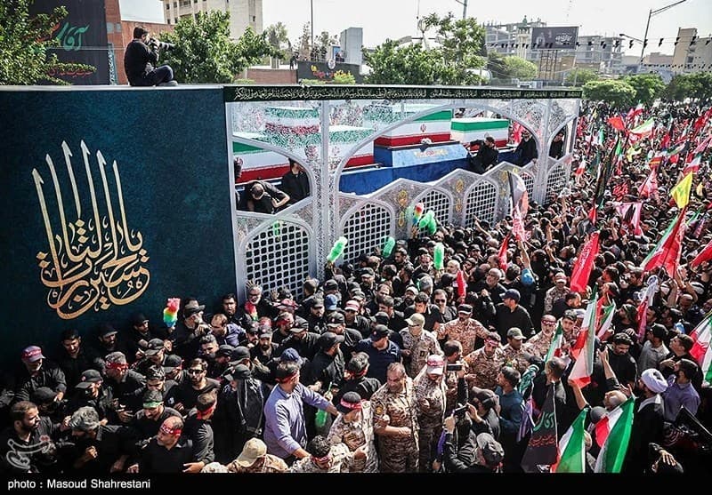 حرکت خودروی حامل پیکر امام شهید به خیابان آزادی و حرکت به‌سمت غرب