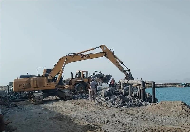 آواربرداری تاسیسات آسیب دیده آب شیرین کن غرب جاسک به پایان رسید