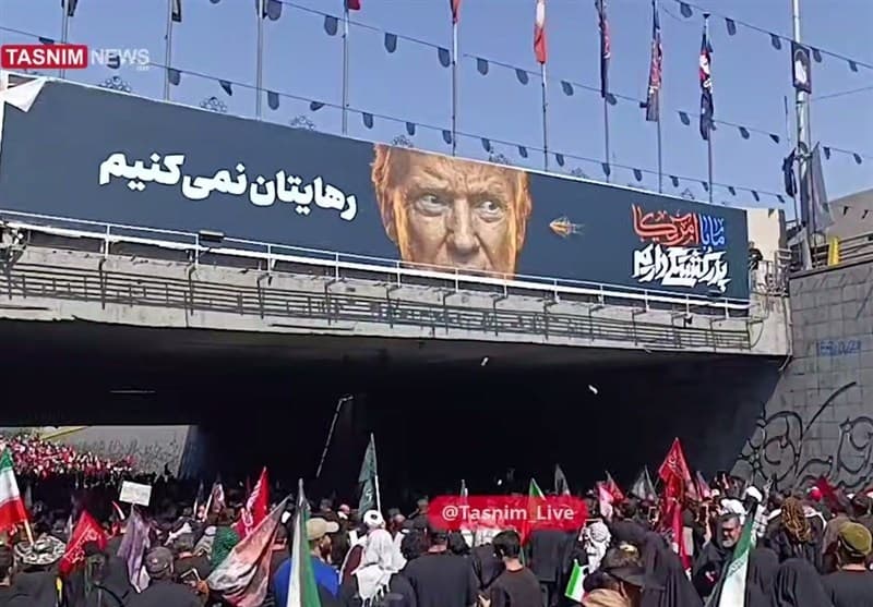 ببینید| رمی جمرات در خیابان آزادی تهران