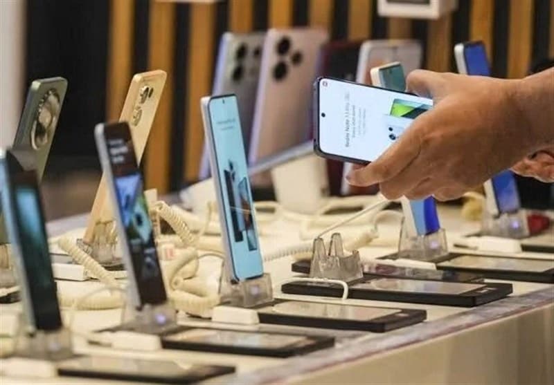 بلاتکلیفی ده‌ها محموله موبایل ترخیص‌شده درجنگ؛ رجیستری قفل شد