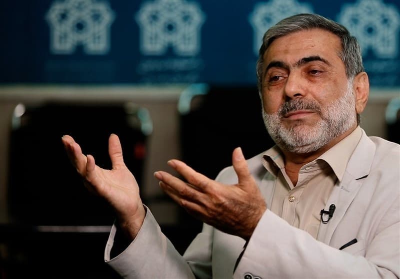 ؜ 200 رادیو و تلویزیون دشمن روی مغز جامعه کارمی‌کنند که ایرانی بدبخت است