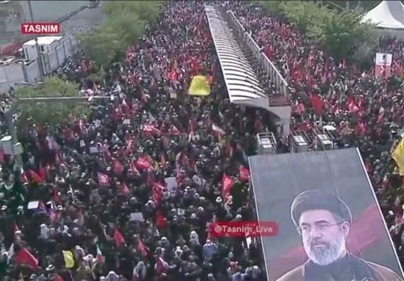 ببینید| در مسیر تشییع، جای سوزن انداختن نیست