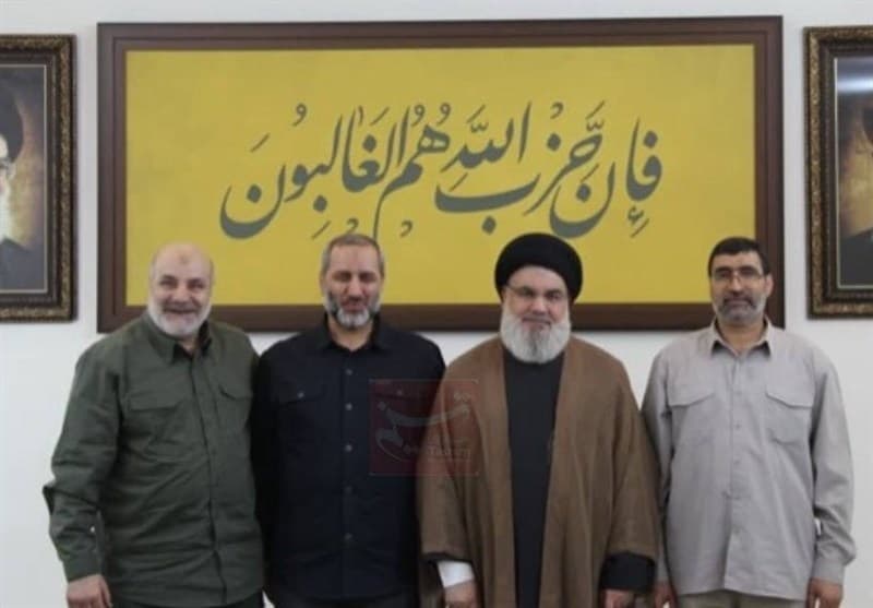 تصویری از فرماندهان هوافضای سپاه در کنار شهید سید حسن نصرالله