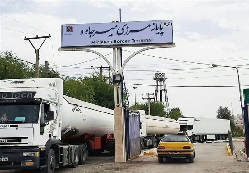 صف کامیون‌های ایرانی در مرز بازرگان و میرجاوه