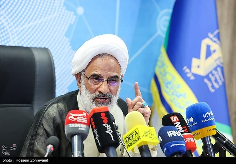 حاجی‌صادقی:سپاه درمسیرولایت است/دقت کنیم دشمن بین مااختلاف‌اندازی نکند