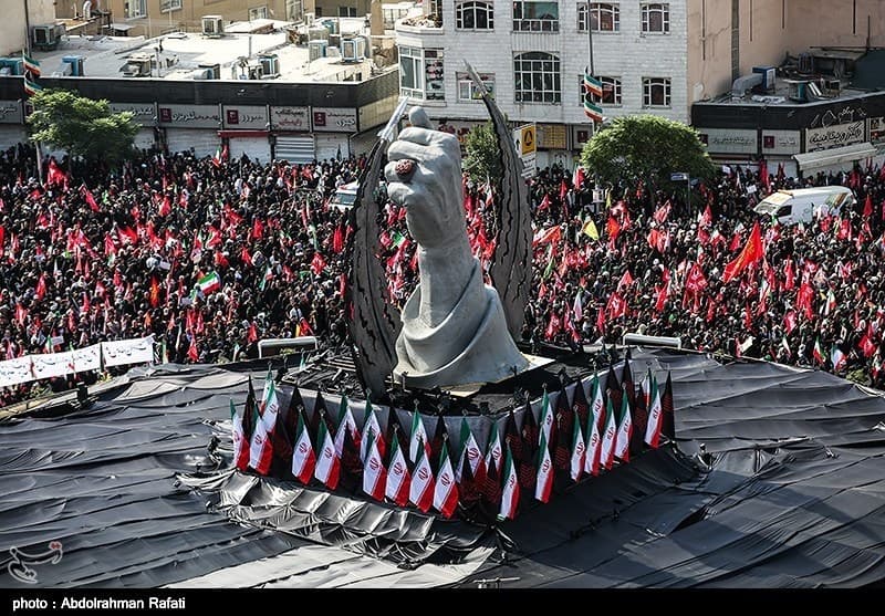 قاب ماندگار آزادی؛ روایت مشت‌هایی از جنسِ علم که به رنگ وطن درآمدند